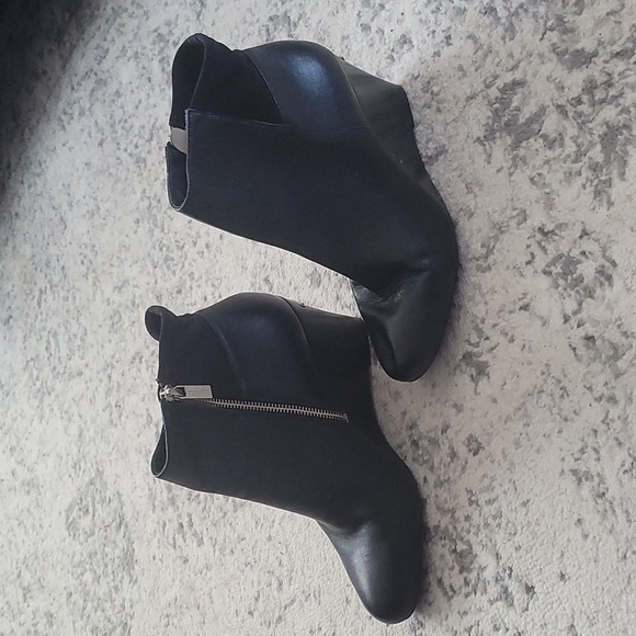 Michael Kors Bromley booties - Picture 3 of 3